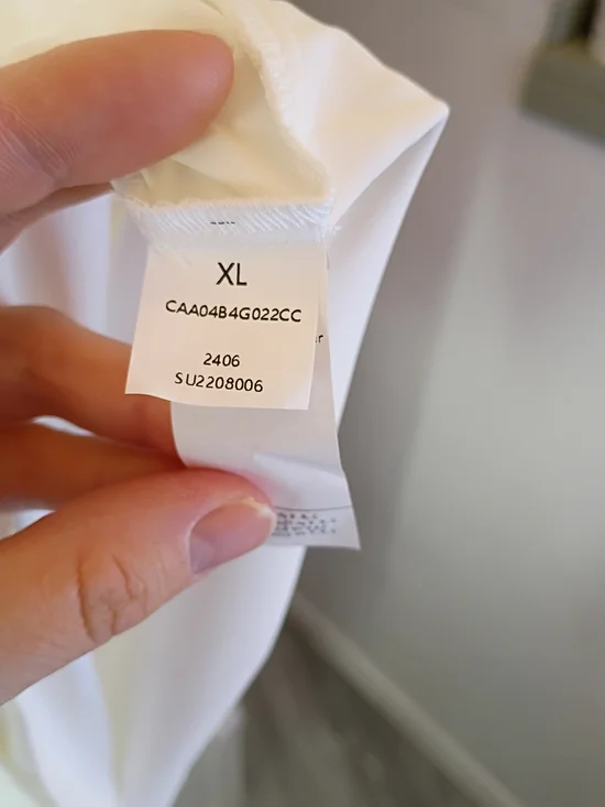 CUPSHE White V-Neck Button Front Women's Top - Picture 4 of 6